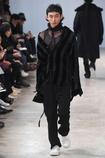 Look 18